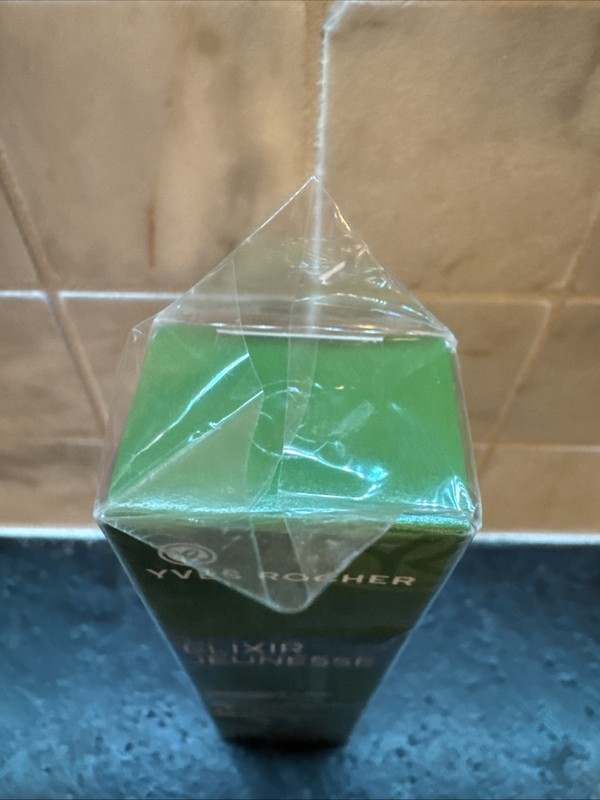 Yves Rocher Elixir Jeunesse Repair + Anti Pollution Reviver Eye Roll On 0.5 oz. gallery