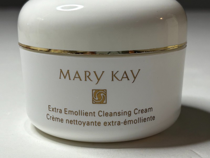 Mary Kay Extra Emollient Cleansing Cream 1096 In Box 3.75oz Very Dry Skin Care gallery