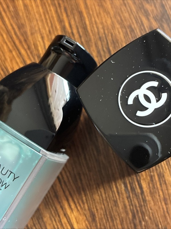 Chanel, Hydra Beauty Camellia Glow Concentrate, 15ml, .5 fl. oz. gallery