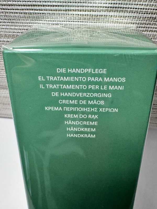 LA MER The Hand Treatment Anti Age Cream - 3.4oz / 100ml - Factory Sealed Box gallery