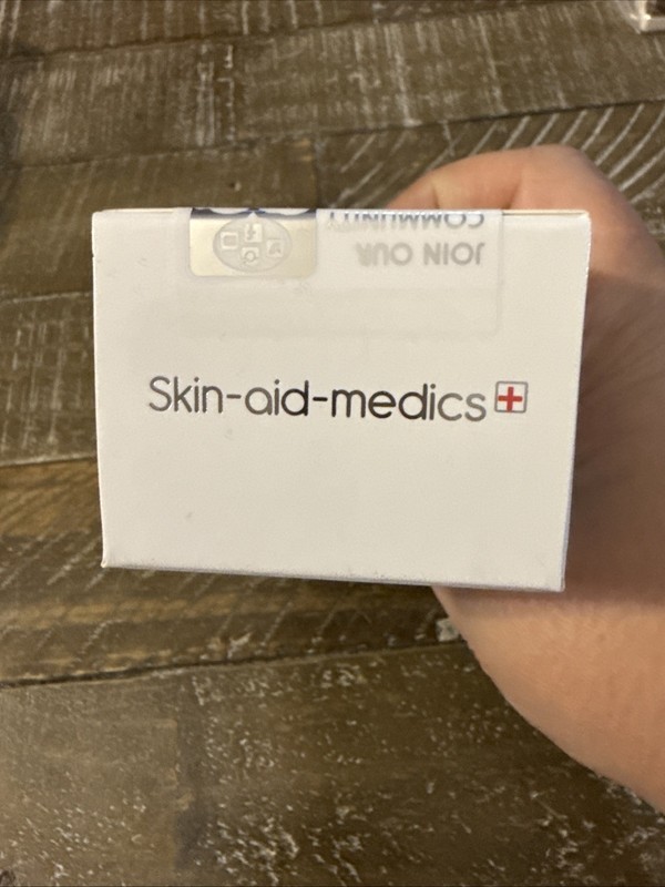 Skin-aid-medics Hyaluronic Acid & Retinol Hydrating Facial Serum 2 Oz gallery