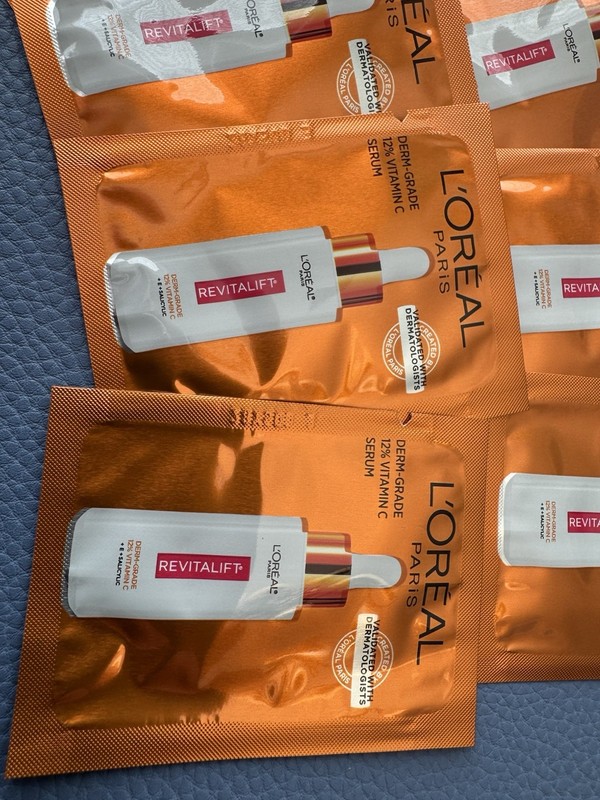 Lot 15 MIX L’Oreal Revitalift Derm Intensives 12% Vitamin C Serum Foil Samples gallery