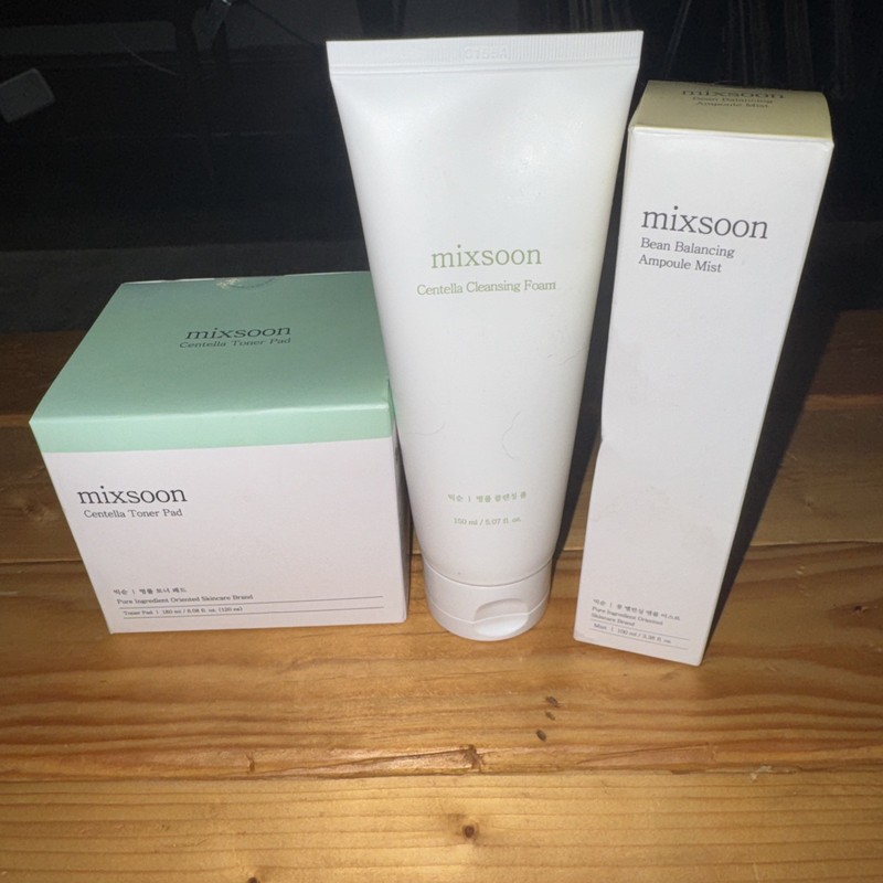 Mixsoon Care bundle. Includes Toner pads, Cleansing foam, Ampoule Mist.