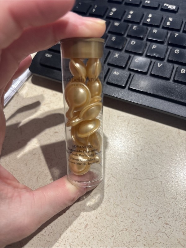Elizabeth Arden Ceramide Capsules Daily Youth Restoring Serum – 14 Capsules