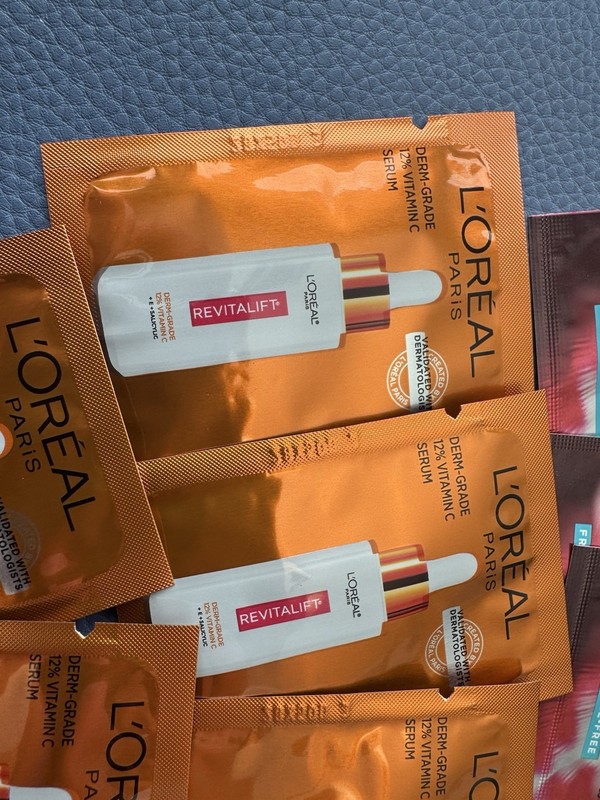 Lot 15 MIX L’Oreal Revitalift Derm Intensives 12% Vitamin C Serum Foil Samples gallery