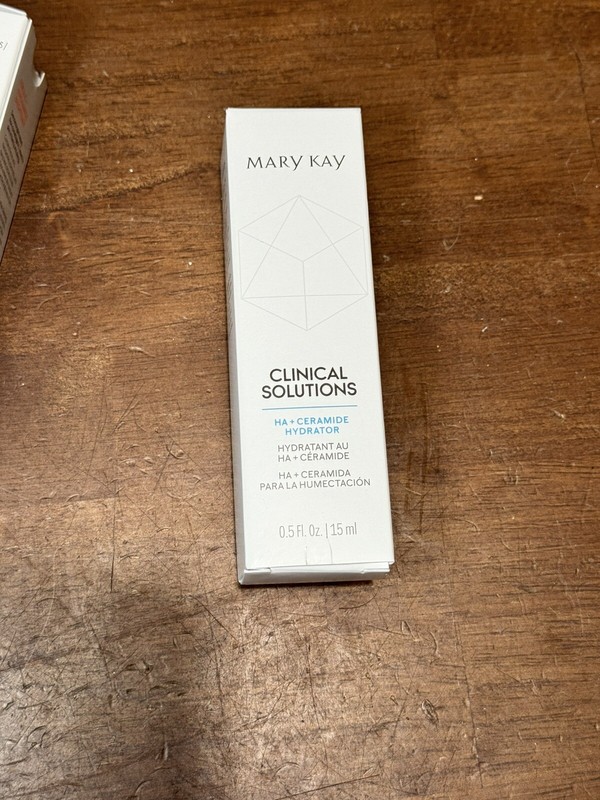 NIB Mary Kay Clinical Solutions, PHA + AHA Resurfacer - New 0.5 Fl Oz gallery
