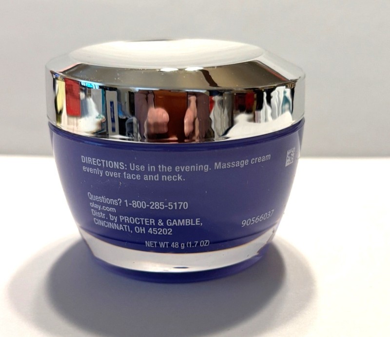 Olay Regenerist Retinol 24 Night Moisturizer with 1 Week of Whip Moisturizer gallery