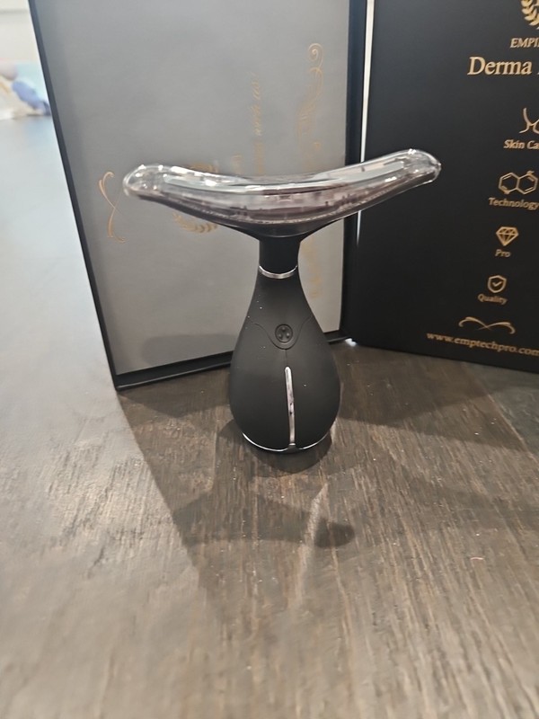 Derma Neck Lift - LED Light Therapy - New in box gallery