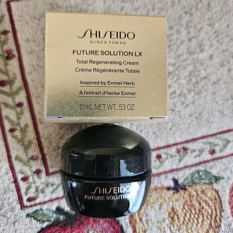 Shiseido Future Solution LX Deluxe Set | 4 Travel Sizes + Zippered Pouch | NEW gallery