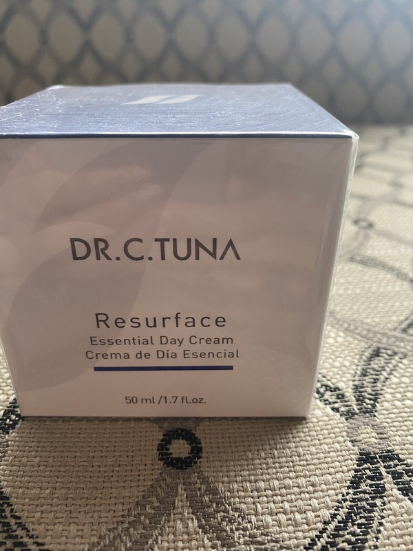 Farmasi Dr C Tuna ESSENTIAL Day cream