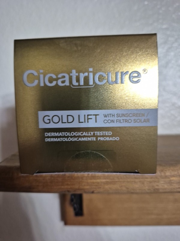 Cicatricure Gold Lift Women's Anti Aging Face Moisturizer Day Cream (1.7 fl Oz) gallery