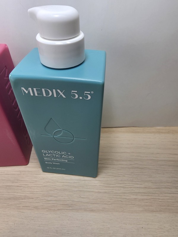 3 MEDIX 5.5 Body Wash Glycolic+Lactic And Retinol + Ferulic Acid Vitamin F Serum gallery