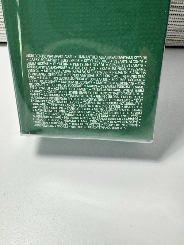 LA MER The Hand Treatment Anti Age Cream - 3.4oz / 100ml - Factory Sealed Box gallery