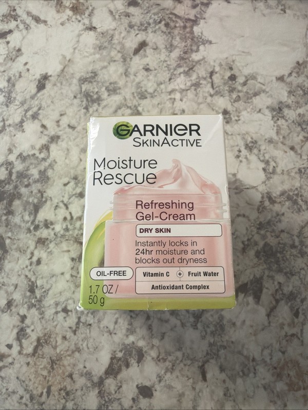 Garnier Moisture Rescue Face Moisturizer 1.7oz Lightweight Gel with Vitamin C A2