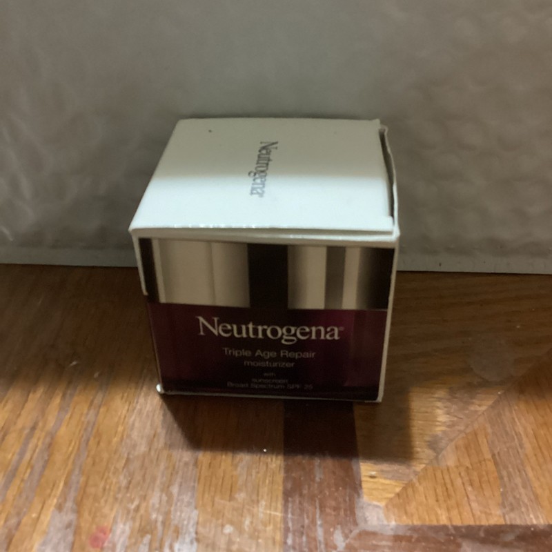 Neutrogena Triple Age Repair Moisturizer w sunscreen spf25 – 1.7oz. exp7/25