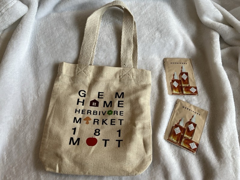 Herbivore NYC Mini Tote & Botanicals Phoenix Rosehip Facial Oil 2 mL each