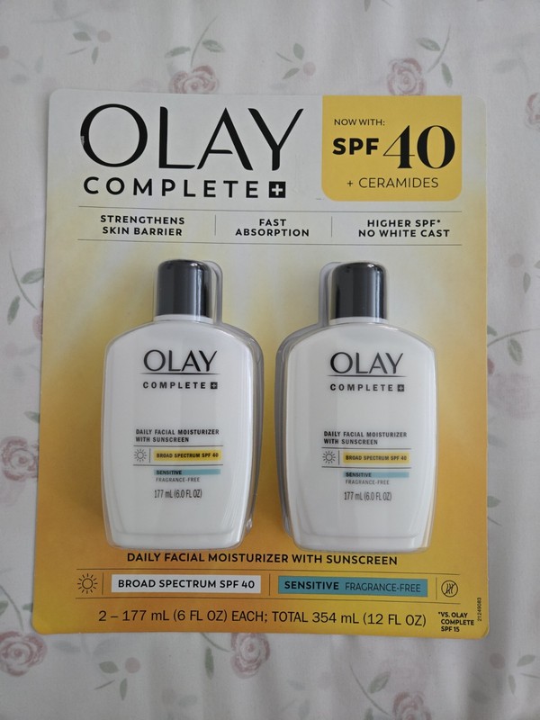 Olay Complete+ Daily Facial Moisturizer with Sunscreen. SPF 40 + Ceramides