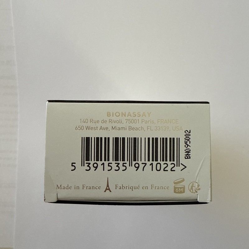 Éclat de Lait Regular Age-Preserving & Nourishing Serum gallery