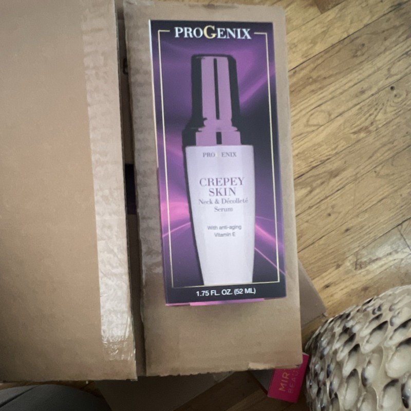 PROGENIX Retinol Niacinamide Vitamin E Neck & Décolleté Serum 1.75 fl oz (52 ml)