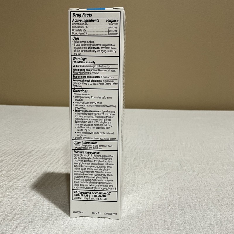La Roche-Posay Anthelios UV Hydra Sunscreen SPF 50 Hyaluronic Acid 50 ml 5/2027 gallery