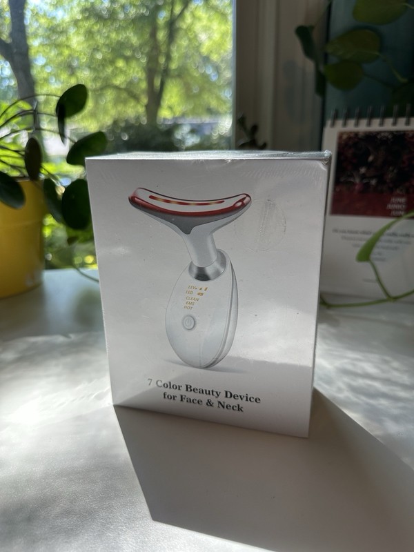 Red Light Therapy Beauty Device, 7 Colors for Face & Neck