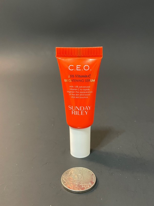 SUNDAY RILEY “BRIGHTENING” : VITAMIN C 15% SERUM .17 fl oz / Sample