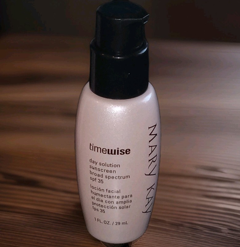 Mary Kay TimeWise Day Solution Sunscreen SPF 35 1 FL. OZ. Discontinued