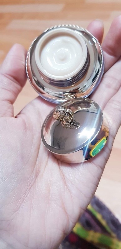 The History of Whoo Cheongidan Radiant Rejuvenating Hwahyun Eye Cream 5ml gallery