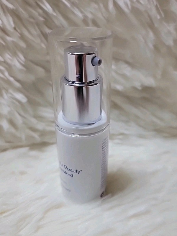 Meaningful Beauty Glowing Serum Cindy Crawford 0.5 oz Radiant Glow Beauty NEW gallery