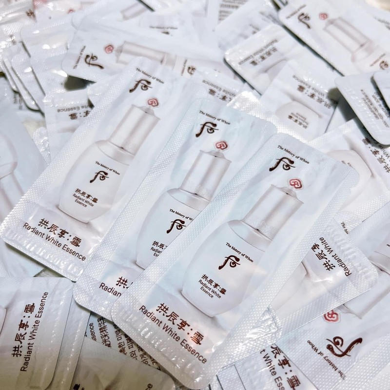 The History of Whoo Gongjinhyang Seol Radiant White Essence 1ml x 120 Pcs