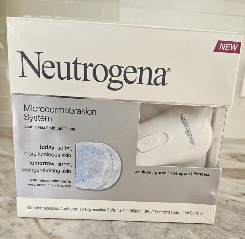 Neutrogena Microdermabrasion System Kit with 12 Rejuvenating Puffs Anti Aging gallery