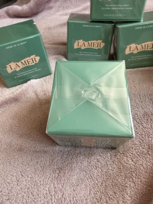 La Mer The Moisturizing (Soft) Cream 2 oz / 60 Crème de la Mer Face Cream gallery