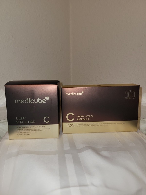 Medicube Deep Vita C Whitening Set / Pad+Ampoule 100% Authen Cosmetic Set Of 2