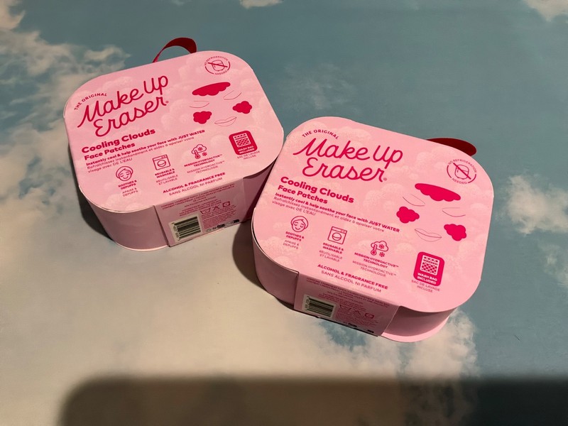 Bundle of 2 Make Up Eraser Cooling Clouds Face Patches w/Wash Bags NIB