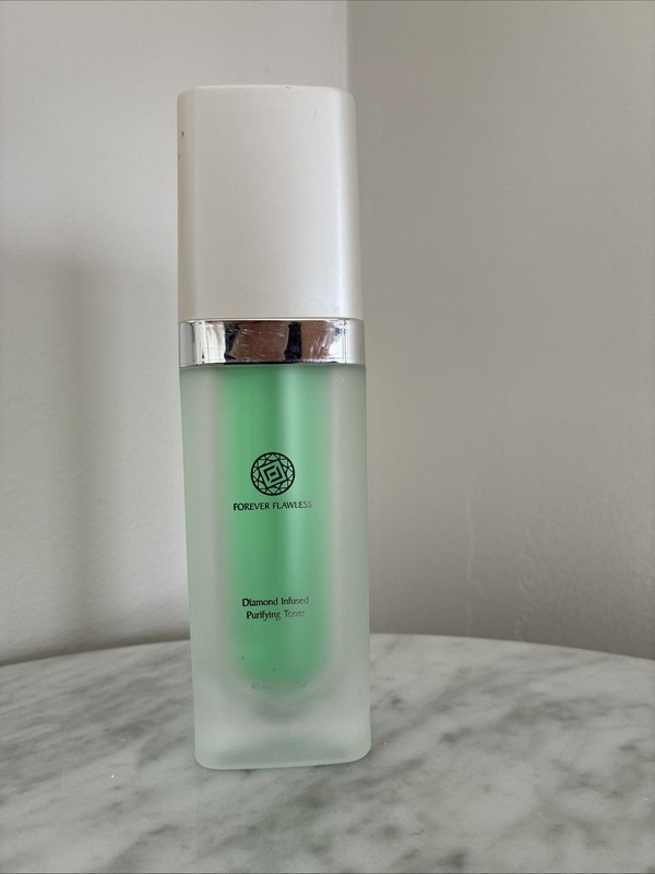 Forever Flawless Diamond Infused Purifying Toner 60ml. No box