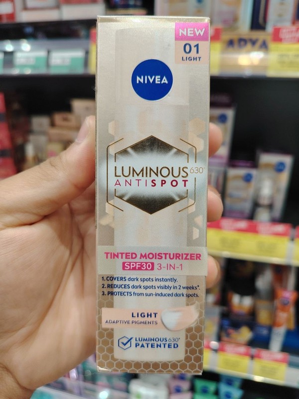 NIVEA Cellular Luminous630 AntiDark-Spot Tinted Fluid Double Corrector 40ml gallery
