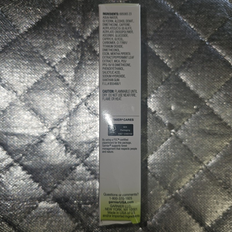 Garnier Skin Active Clearly Brighter Anti-Puff Eye Roller Gel Formula 0.5 Oz gallery