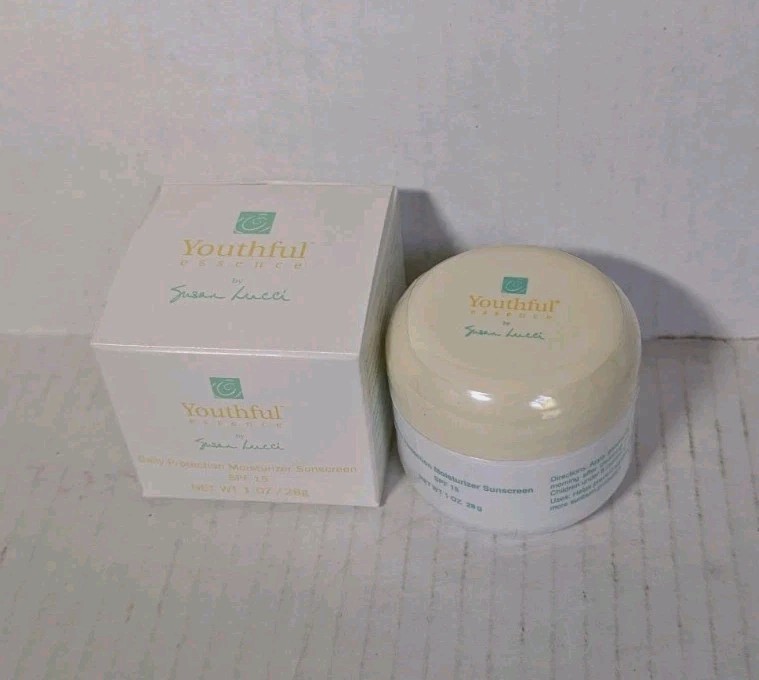 Susan Lucci Youthful Essence Daily Protection Moisturizer SPF 15 Face Cream Box