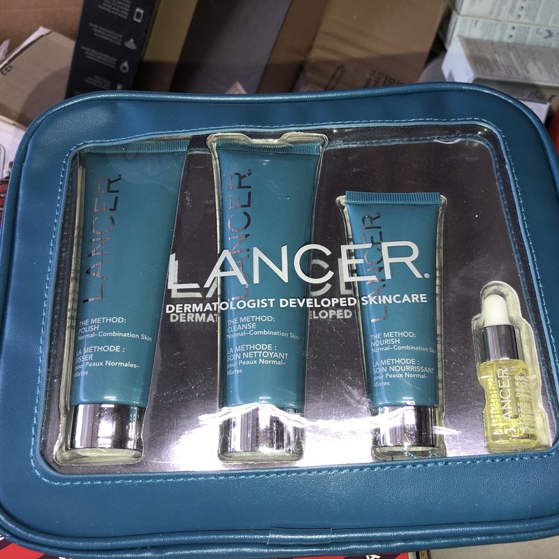 Lancer – The Method Kit Polish, Cleanse, Nourish, Hydrate – 4 Piece & Travel Bag