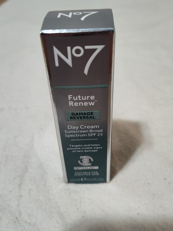 No7 Future Renew Damage Reversal Day Cream SPF25 .5 fl oz; 12/25 D22