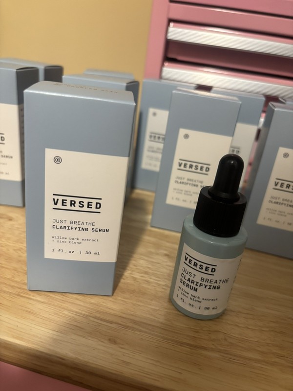 Versed Just Breathe Clarifying Facial Serum - Blend of Antioxidants, Niacinamide gallery