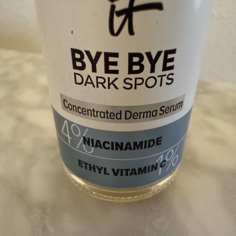 IT Cosmetics Bye Bye Dark Spots 4% Niacinamide Serum & 1% Ethyl Vitamin C - 30ml gallery