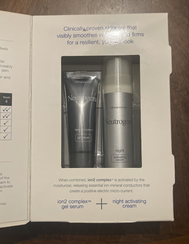 Neutrogena Clinical Facial Lifting Wrinkle Treatment, Gel Serum & Night Cream gallery