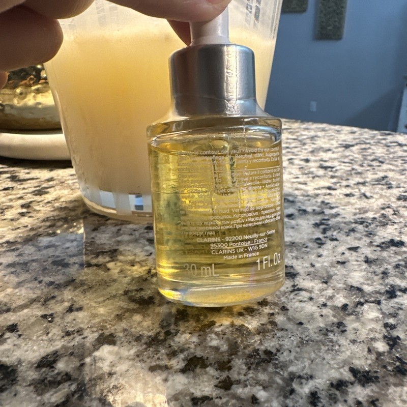 NEW Clarins Paris - Santal Face Treatment Oil Luxurious (1oz) No Box gallery