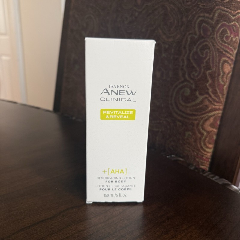 Avon Isa Knox Anew Clinical Revitalize + Reveal AHA Resurfacing Lotion For Body