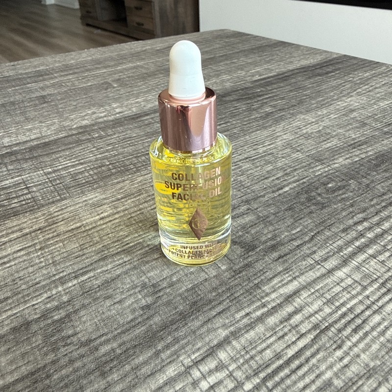 Travel Charlotte Tilbury Collagen Superfusion Facial Oil .27fl oz 8ml New In Box gallery