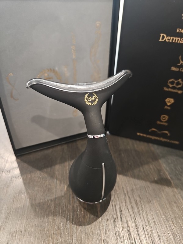 Derma Neck Lift - LED Light Therapy - New in box gallery
