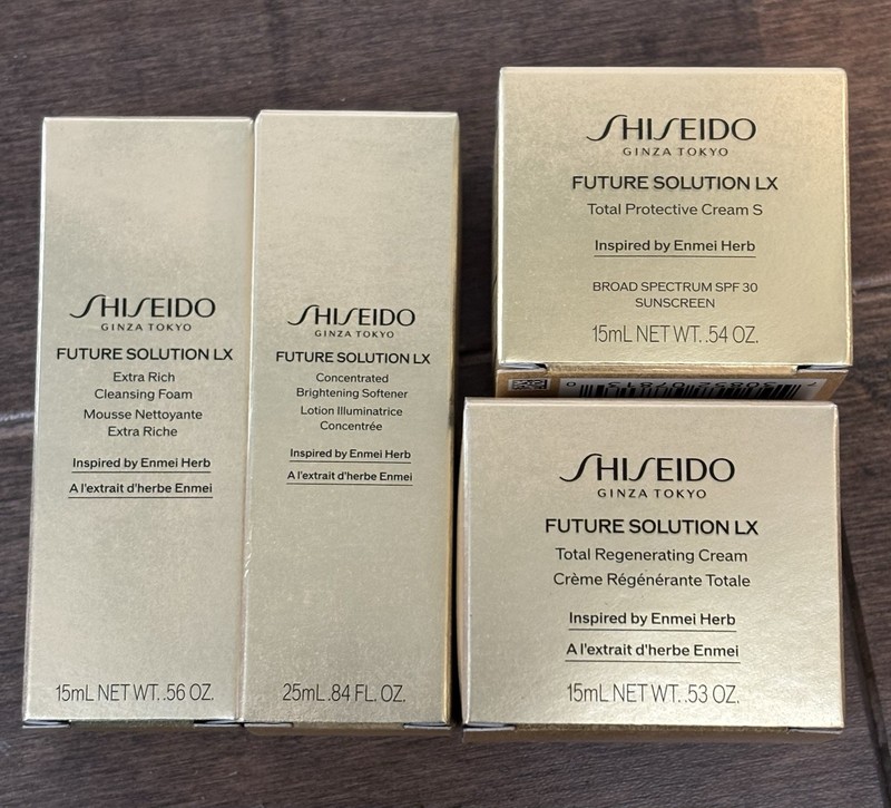 Shiseido Future Solution LX Deluxe 4 Pieces Travel Set