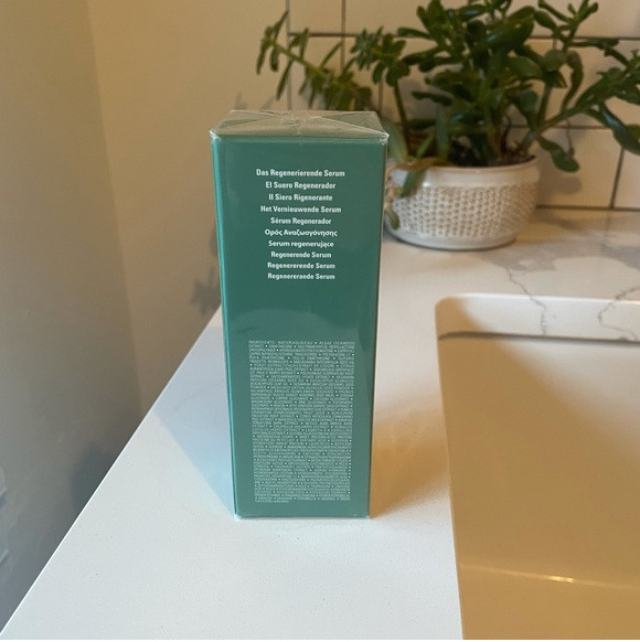 La Mer The Regenerating Serum 1 oz 30 ml New in Sealed Box gallery