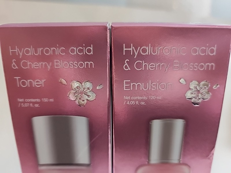 FarmStay HYALURONIC ACID CHERRY BLOSSOM TONER & EMULSION NEW 🌸 gallery